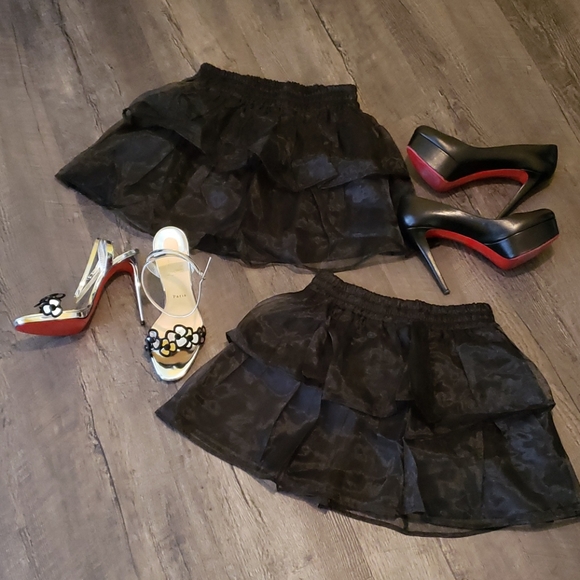 Forever 21 Dresses & Skirts - ONE LEFT! Forever 21 Black Mini Skirt with Tulle